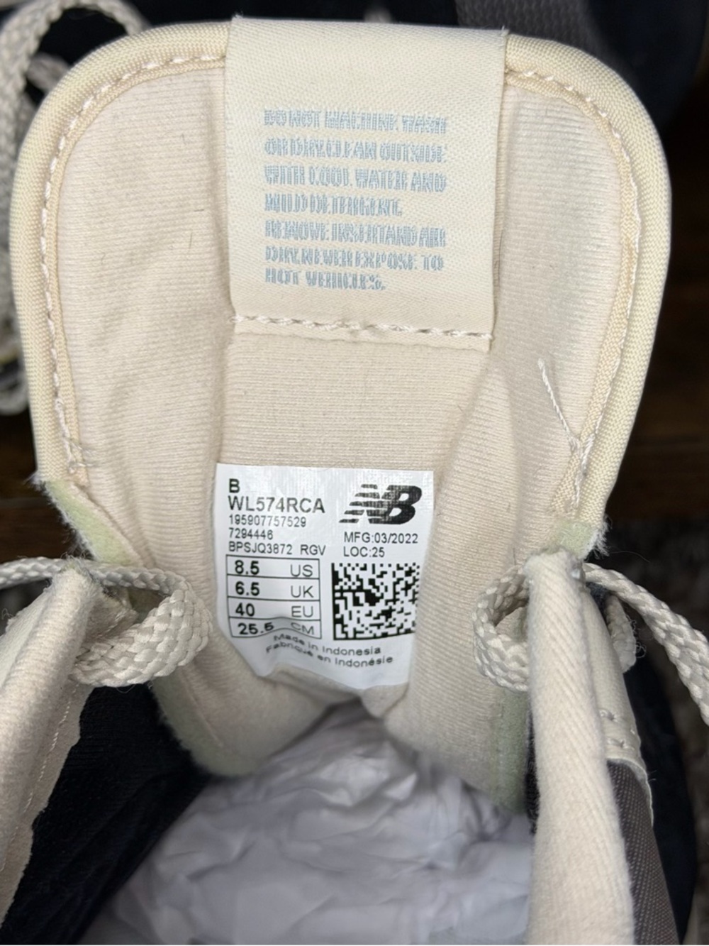 New Balance | Women’s 574v2 Sneakers - Picture 7 of 9